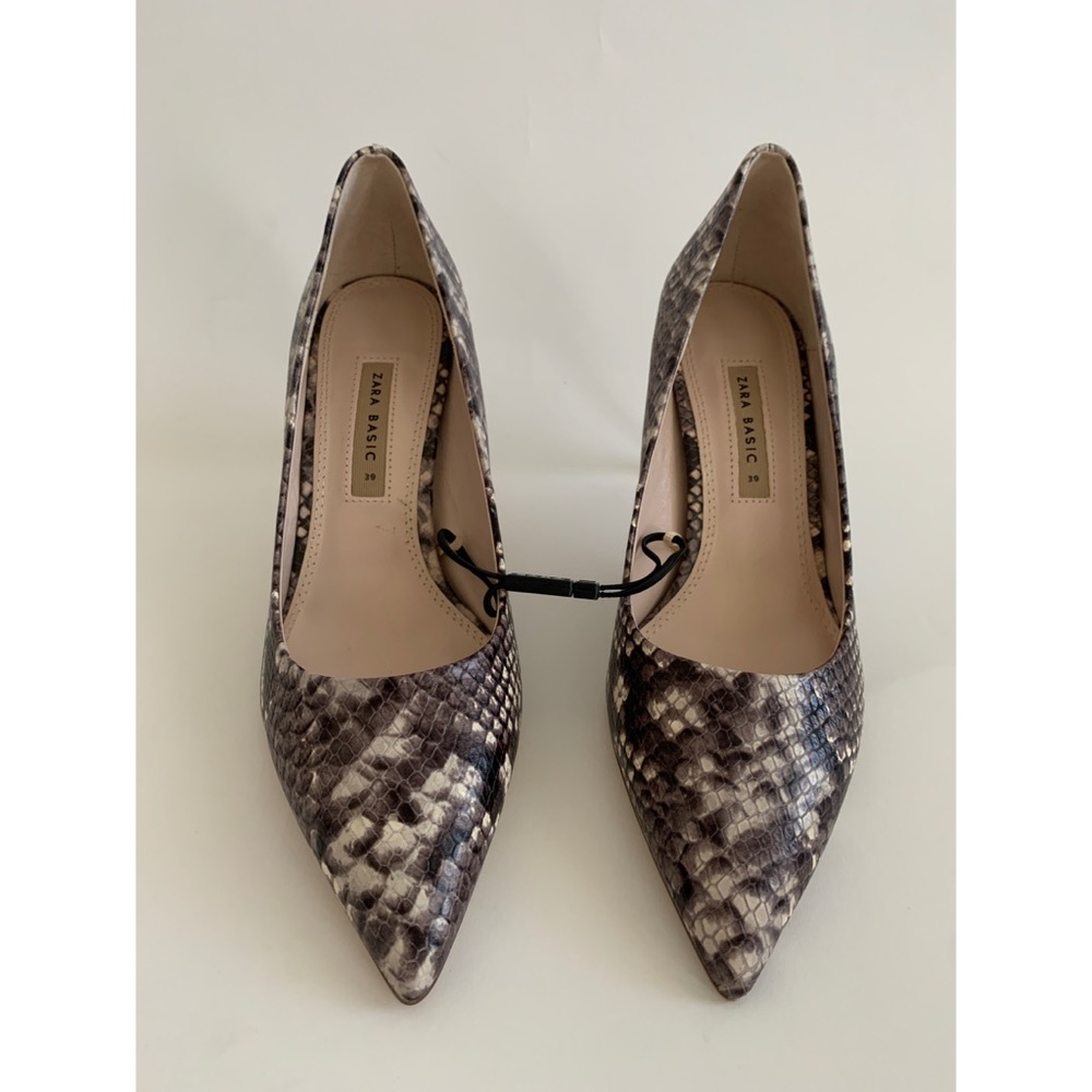 Zara Basic Snakeskin print Leather pumps